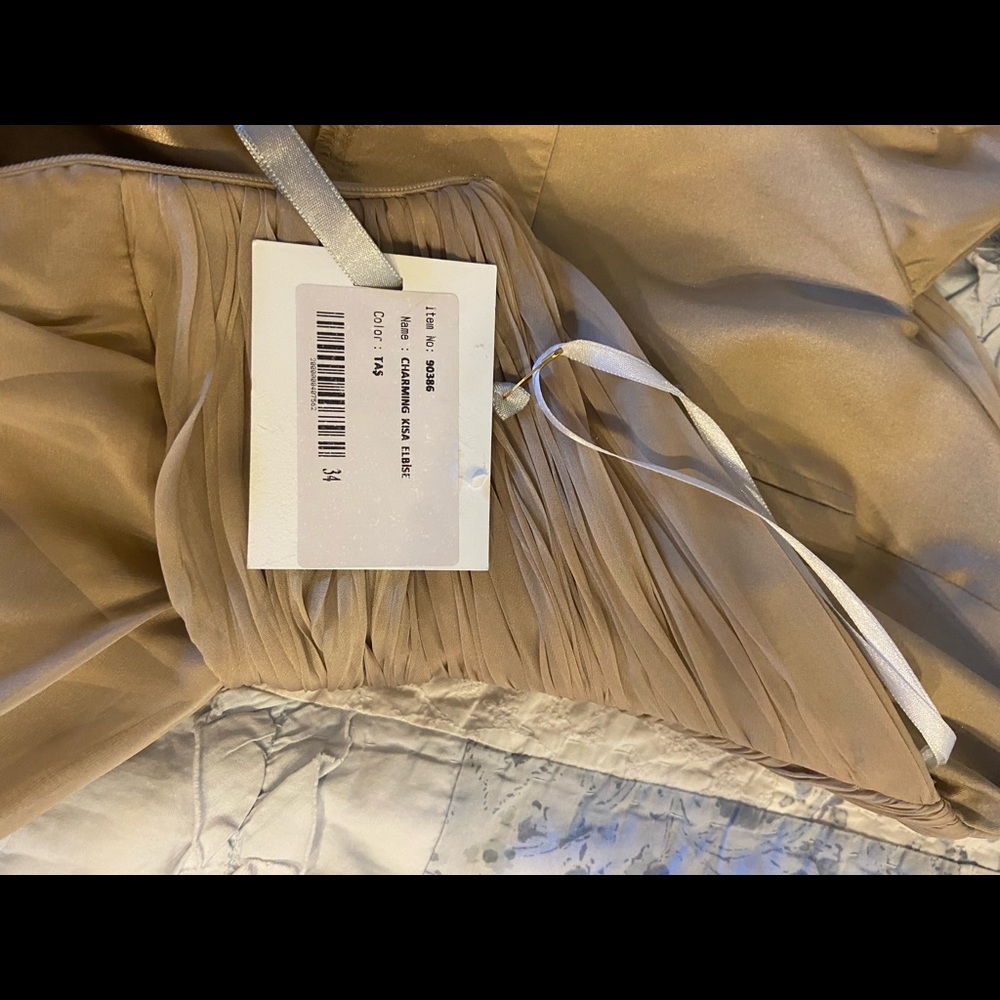 Dress - Picture 1 of 4